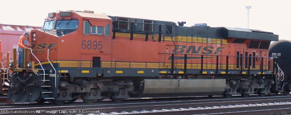 BNSF 6895